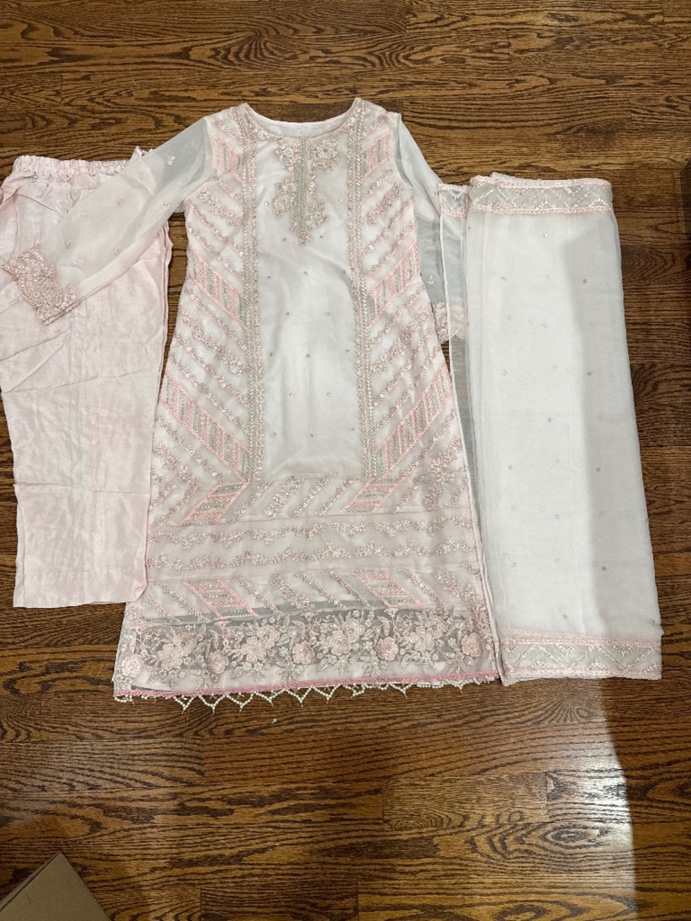 Azure Chiffon Embroidered 3Pc Suit,M,NWOT Pakistan